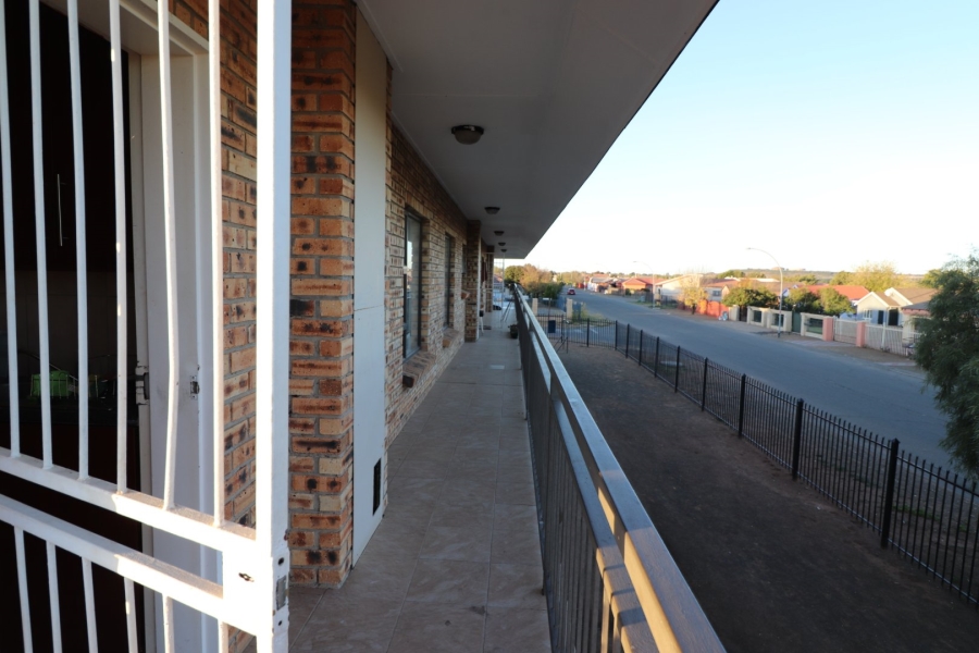2 Bedroom Property for Sale in Lourierpark Free State